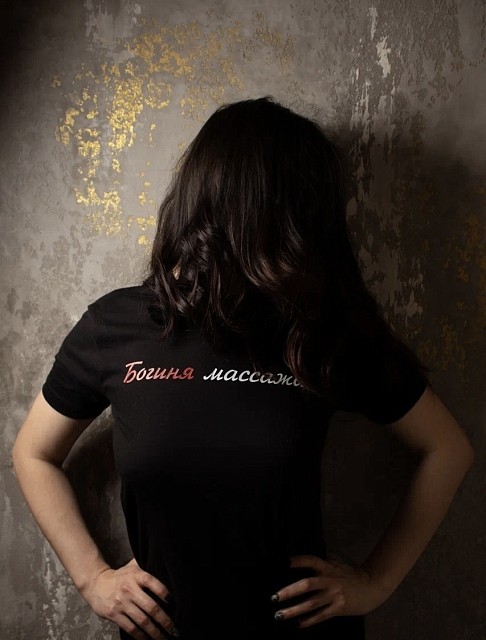 Девушка массажистка Виктория, салон Chillout на Парусной