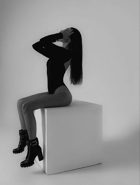 Девушка массажистка Надин, салон Element